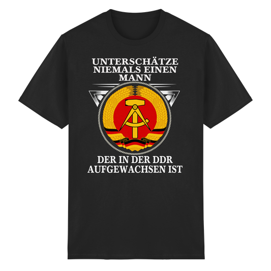 Unterschätze niemals einen Mann der in der DDR aufgewachsen ist Ossi T-Shirt